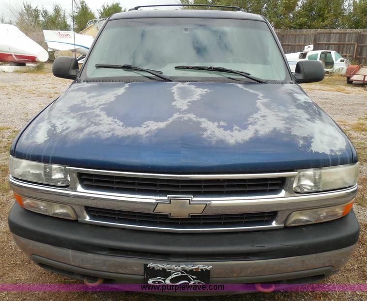 image for item I3334 2000 Chevrolet Tahoe LS SUV