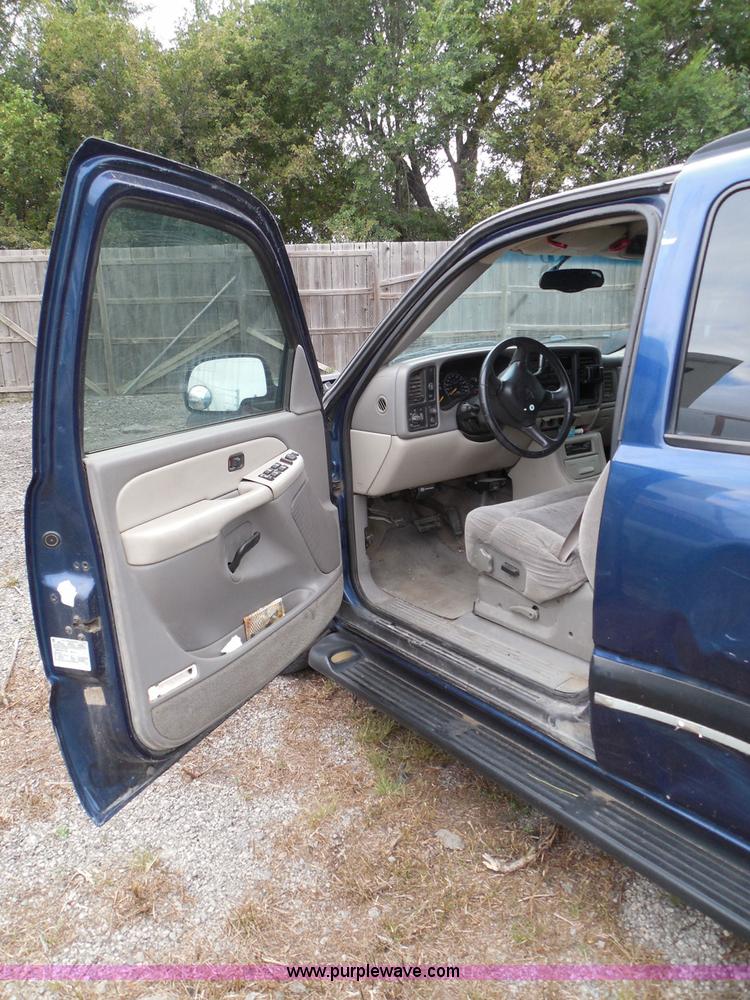 image for item I3334 2000 Chevrolet Tahoe LS SUV