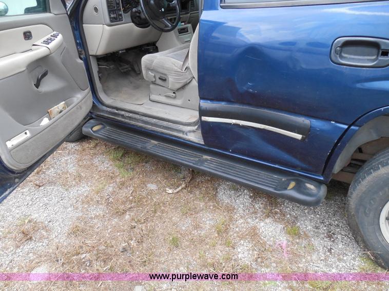 image for item I3334 2000 Chevrolet Tahoe LS SUV