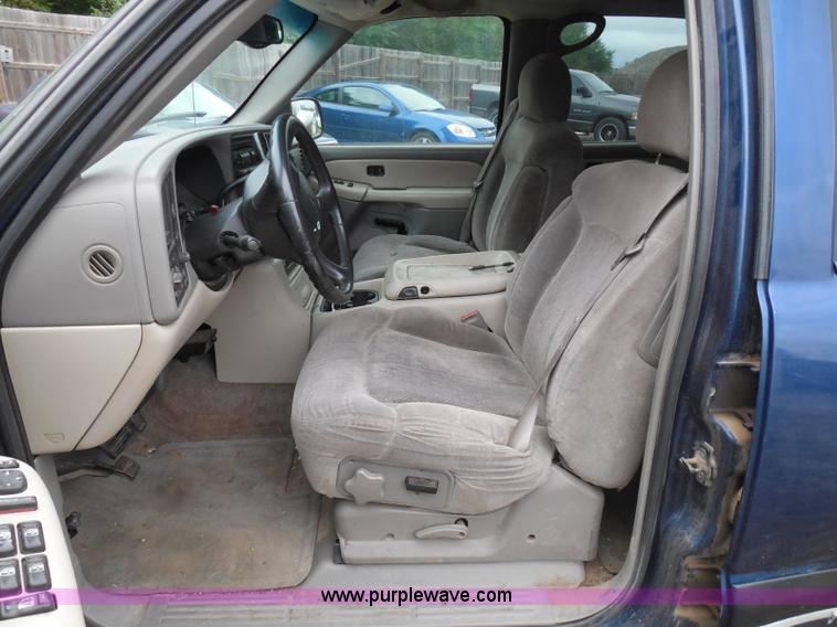 image for item I3334 2000 Chevrolet Tahoe LS SUV