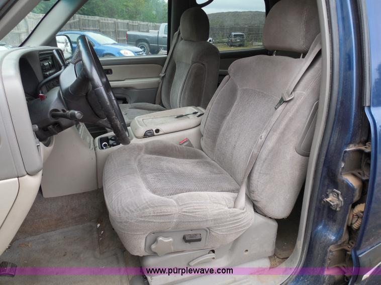 image for item I3334 2000 Chevrolet Tahoe LS SUV