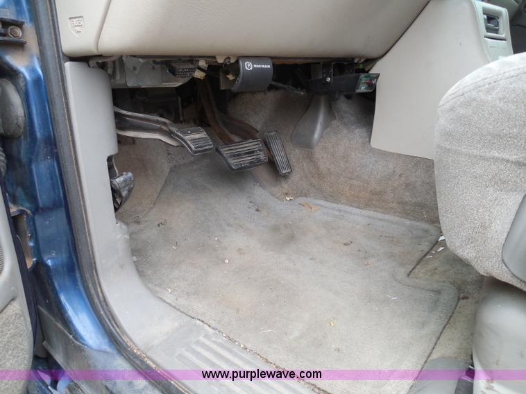 image for item I3334 2000 Chevrolet Tahoe LS SUV