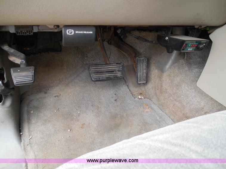 image for item I3334 2000 Chevrolet Tahoe LS SUV