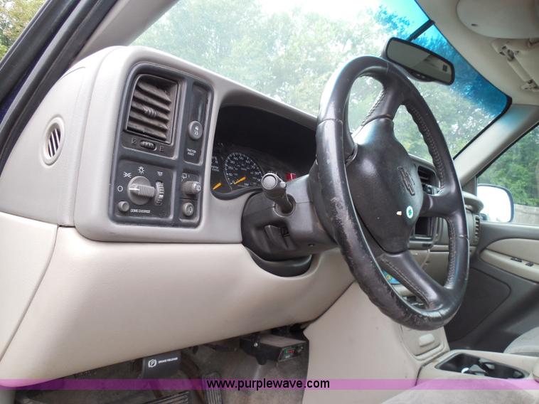 image for item I3334 2000 Chevrolet Tahoe LS SUV