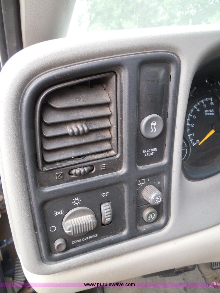 image for item I3334 2000 Chevrolet Tahoe LS SUV