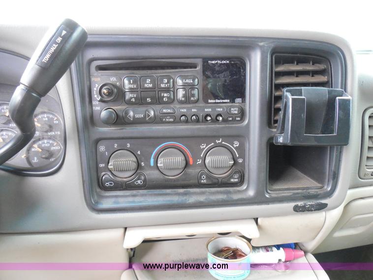 image for item I3334 2000 Chevrolet Tahoe LS SUV