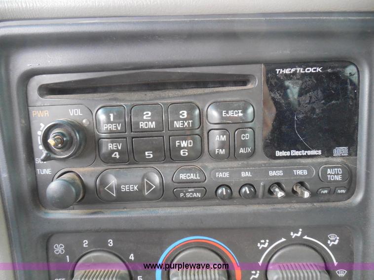 image for item I3334 2000 Chevrolet Tahoe LS SUV