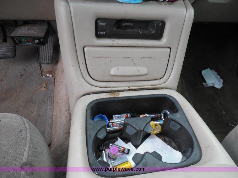 image for item I3334 2000 Chevrolet Tahoe LS SUV