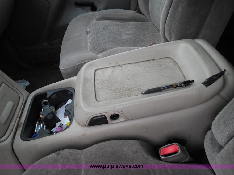 image for item I3334 2000 Chevrolet Tahoe LS SUV