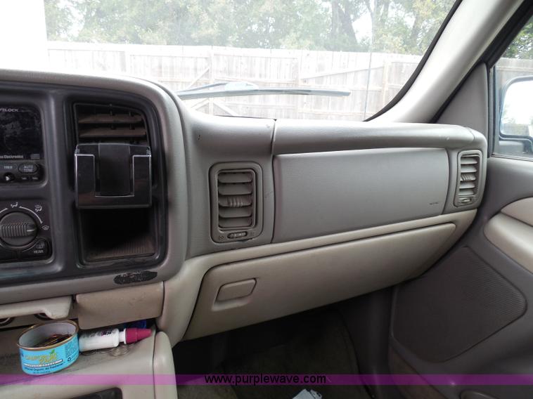 image for item I3334 2000 Chevrolet Tahoe LS SUV