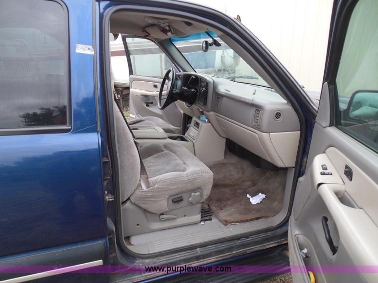 image for item I3334 2000 Chevrolet Tahoe LS SUV