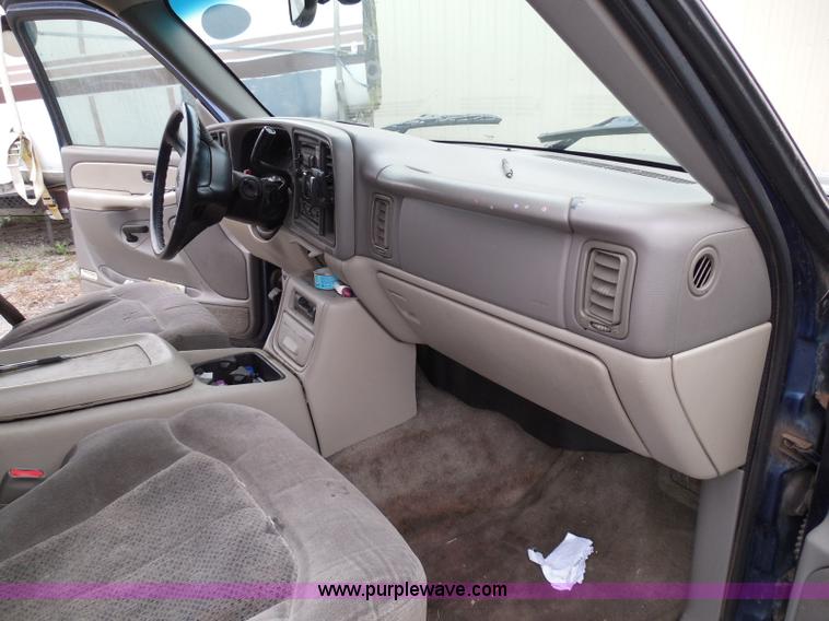 image for item I3334 2000 Chevrolet Tahoe LS SUV