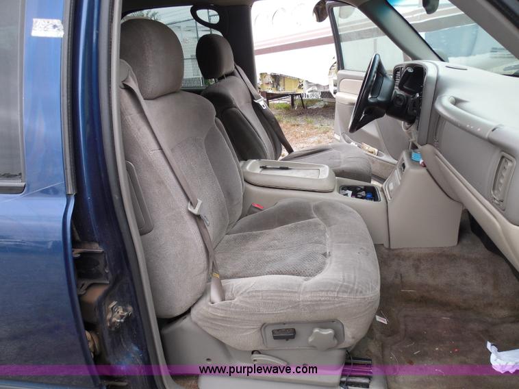 image for item I3334 2000 Chevrolet Tahoe LS SUV