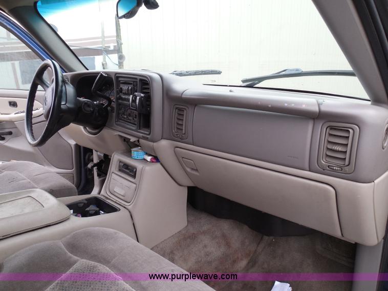 image for item I3334 2000 Chevrolet Tahoe LS SUV