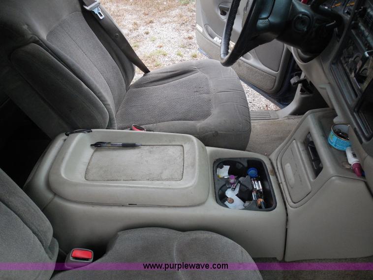 image for item I3334 2000 Chevrolet Tahoe LS SUV