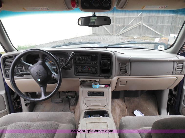 image for item I3334 2000 Chevrolet Tahoe LS SUV