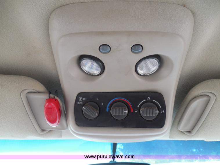 image for item I3334 2000 Chevrolet Tahoe LS SUV