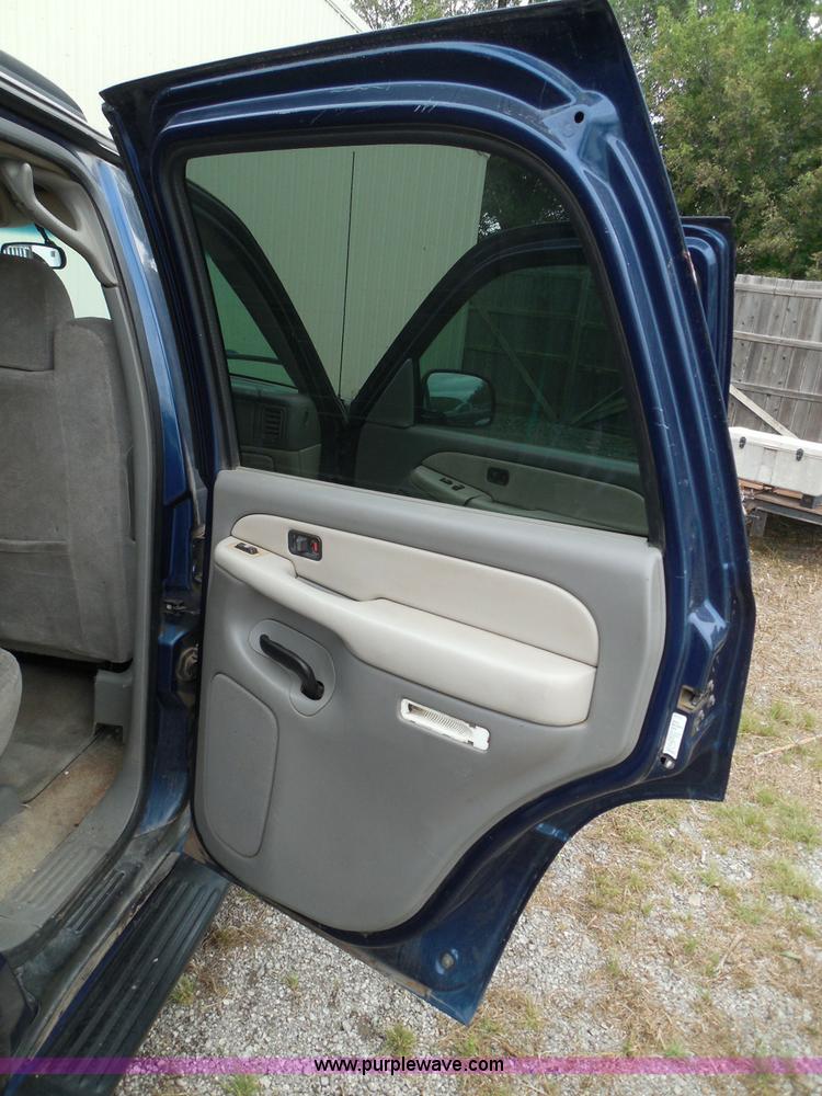 image for item I3334 2000 Chevrolet Tahoe LS SUV