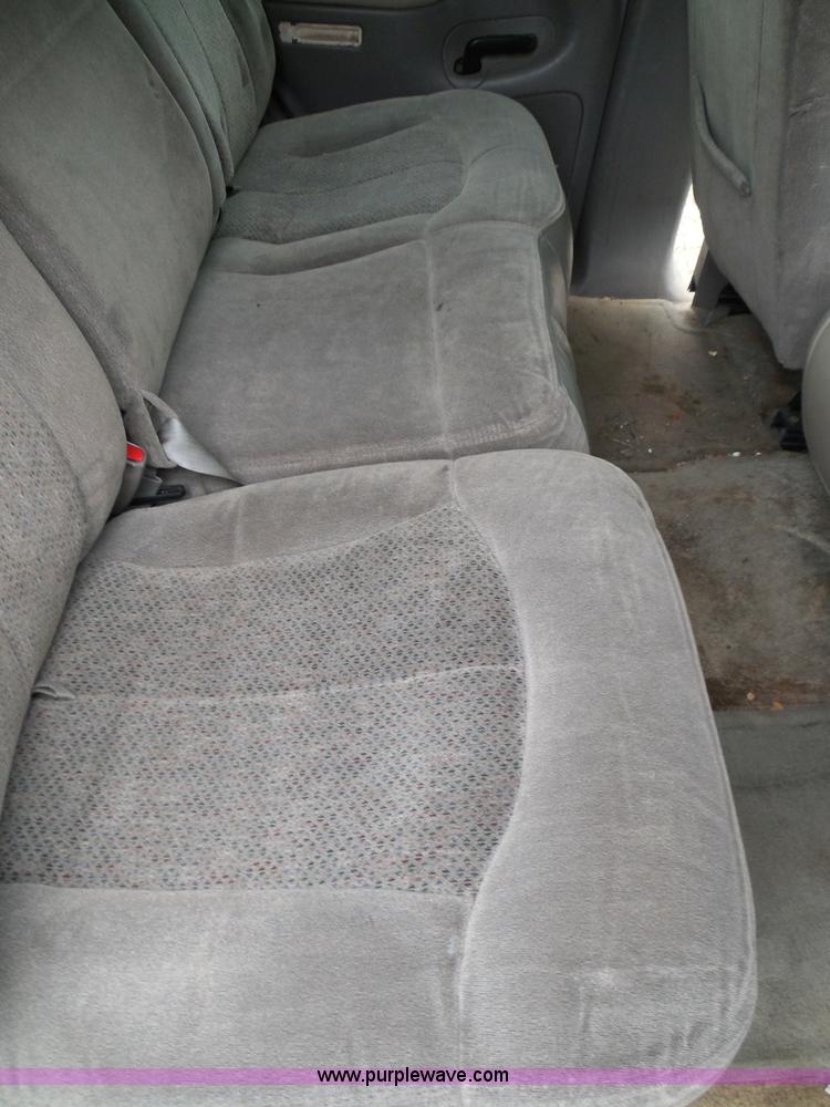 image for item I3334 2000 Chevrolet Tahoe LS SUV