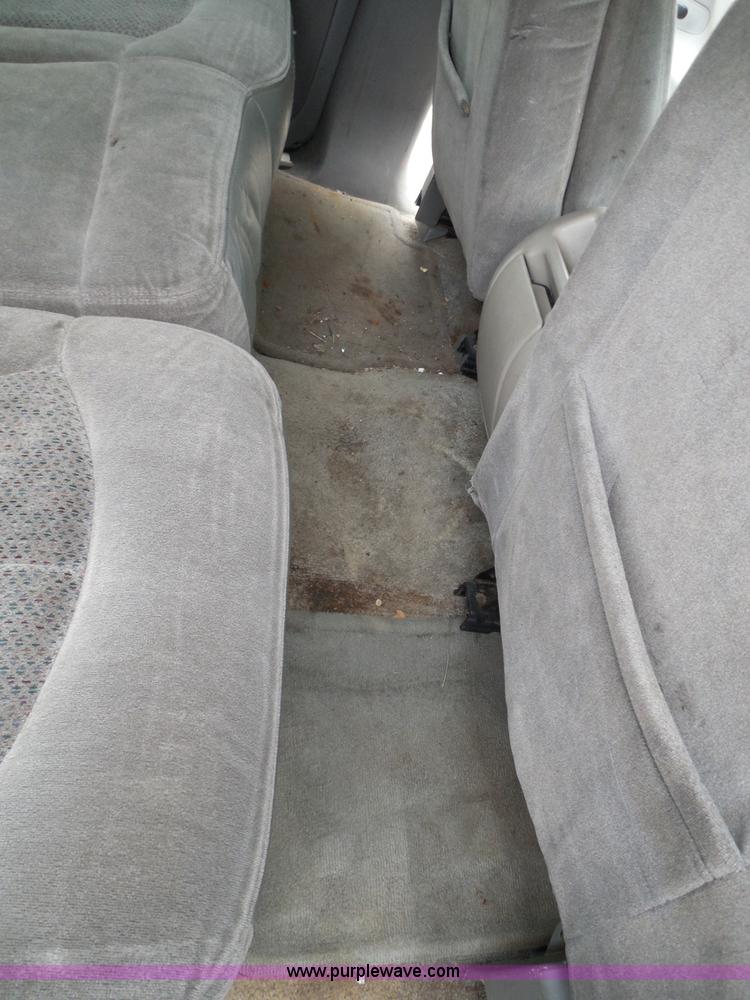 image for item I3334 2000 Chevrolet Tahoe LS SUV