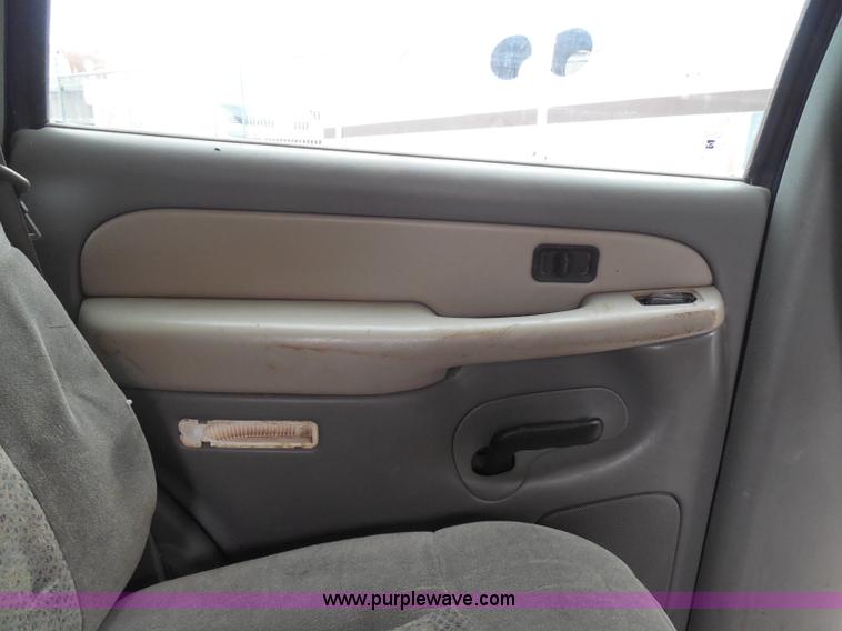 image for item I3334 2000 Chevrolet Tahoe LS SUV