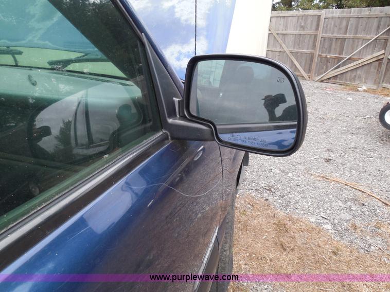 image for item I3334 2000 Chevrolet Tahoe LS SUV