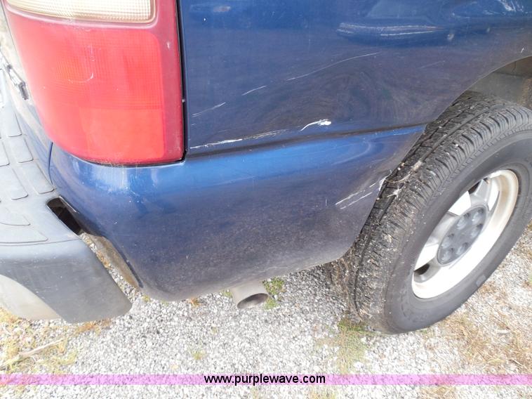 image for item I3334 2000 Chevrolet Tahoe LS SUV