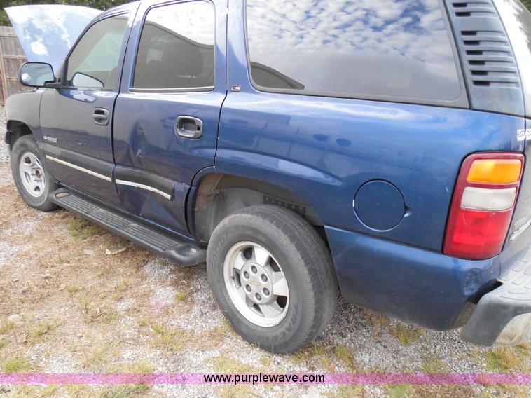 image for item I3334 2000 Chevrolet Tahoe LS SUV