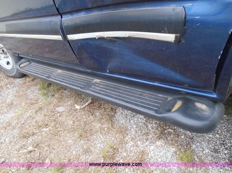 image for item I3334 2000 Chevrolet Tahoe LS SUV