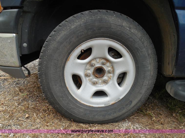 image for item I3334 2000 Chevrolet Tahoe LS SUV