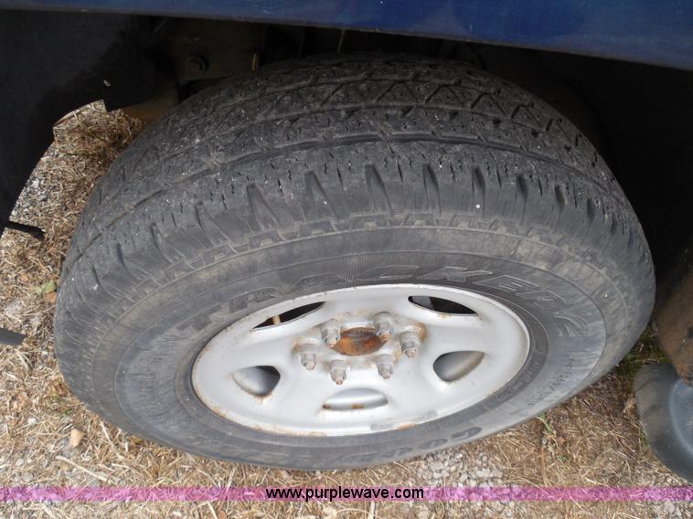 image for item I3334 2000 Chevrolet Tahoe LS SUV