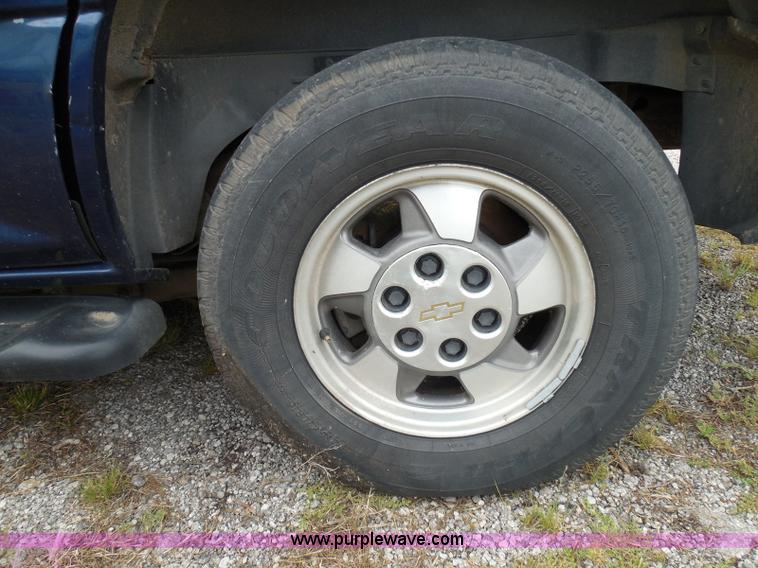 image for item I3334 2000 Chevrolet Tahoe LS SUV