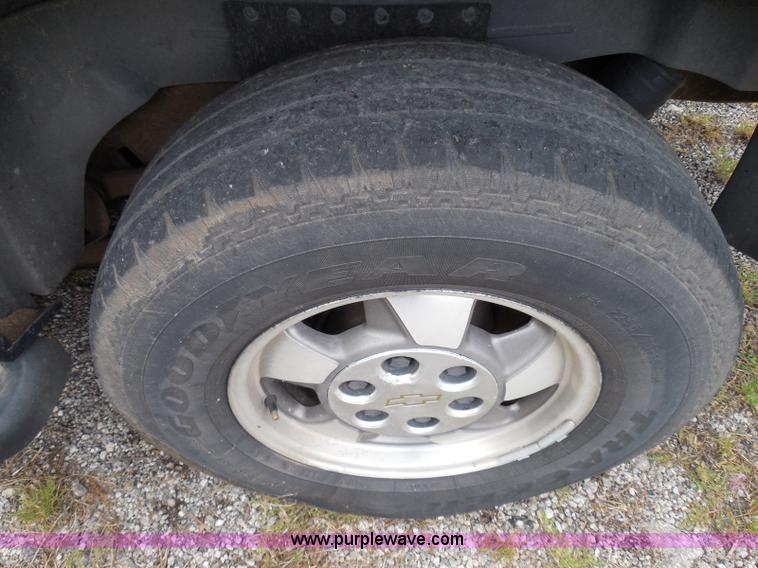 image for item I3334 2000 Chevrolet Tahoe LS SUV