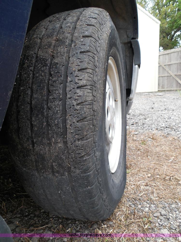 image for item I3334 2000 Chevrolet Tahoe LS SUV