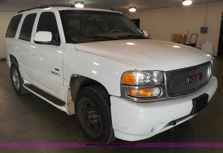 image for item I3360 2005 GMC Yukon Denali Limited Edition SUV