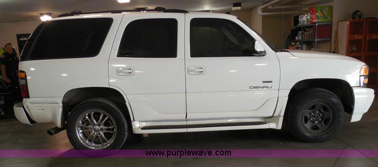image for item I3360 2005 GMC Yukon Denali Limited Edition SUV