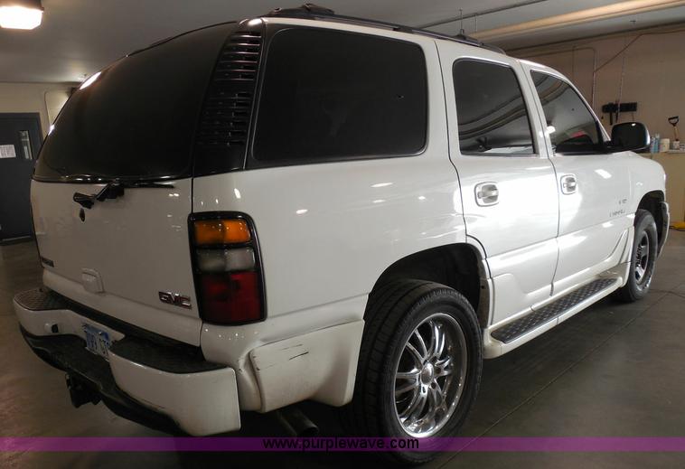 image for item I3360 2005 GMC Yukon Denali Limited Edition SUV