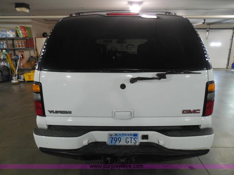 image for item I3360 2005 GMC Yukon Denali Limited Edition SUV