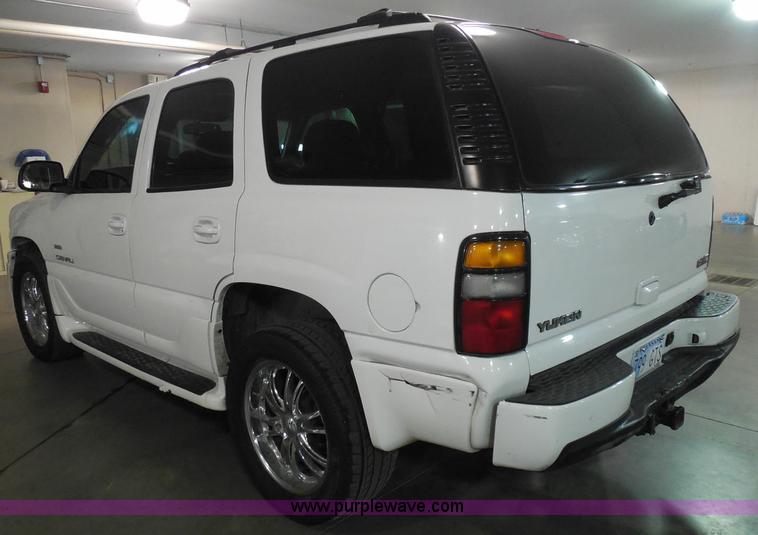 image for item I3360 2005 GMC Yukon Denali Limited Edition SUV