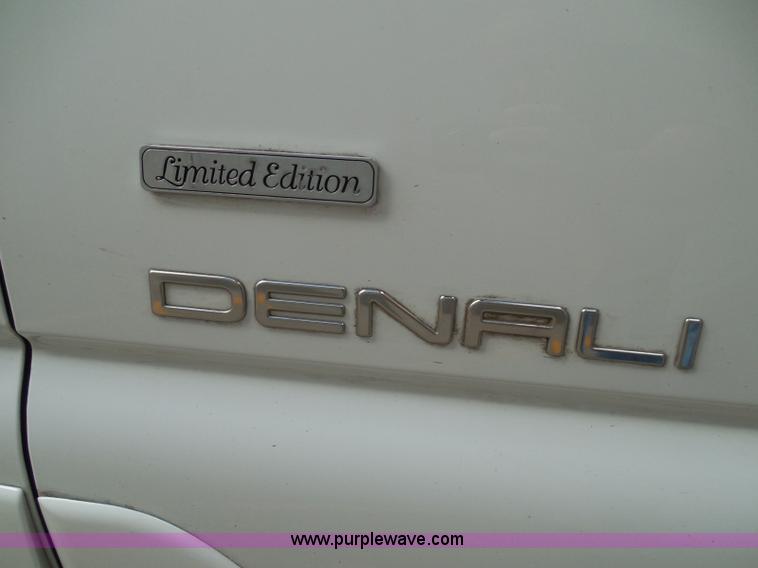 image for item I3360 2005 GMC Yukon Denali Limited Edition SUV