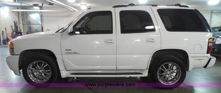 image for item I3360 2005 GMC Yukon Denali Limited Edition SUV