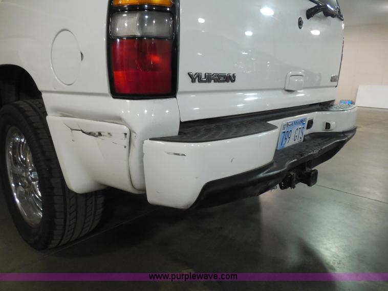 image for item I3360 2005 GMC Yukon Denali Limited Edition SUV