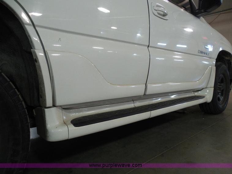 image for item I3360 2005 GMC Yukon Denali Limited Edition SUV