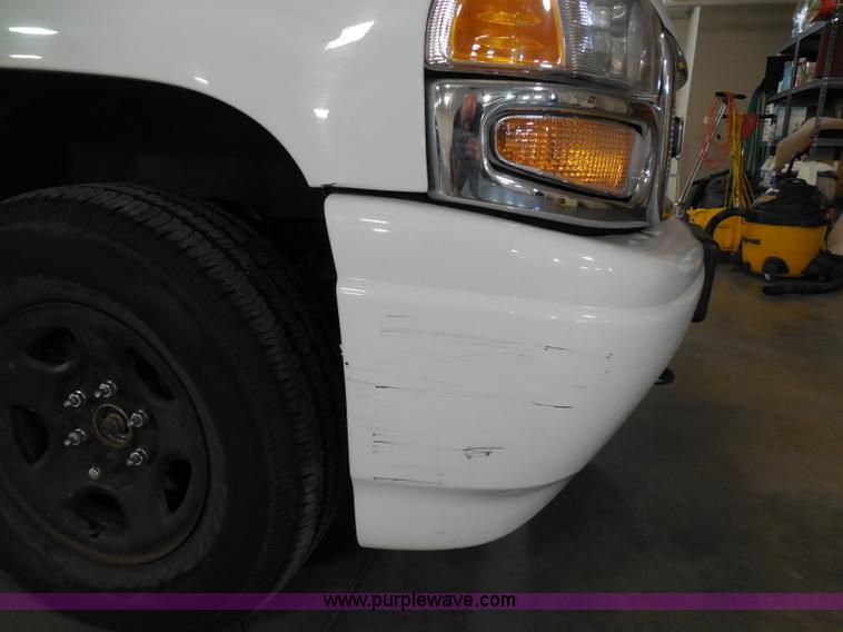 image for item I3360 2005 GMC Yukon Denali Limited Edition SUV