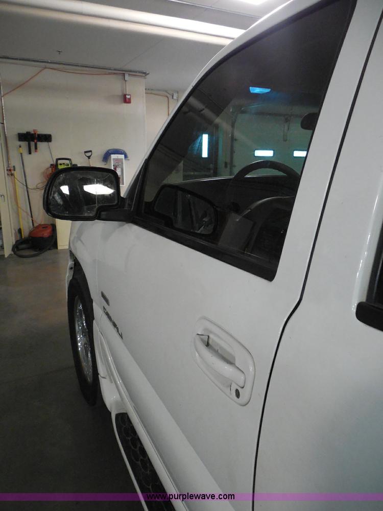 image for item I3360 2005 GMC Yukon Denali Limited Edition SUV