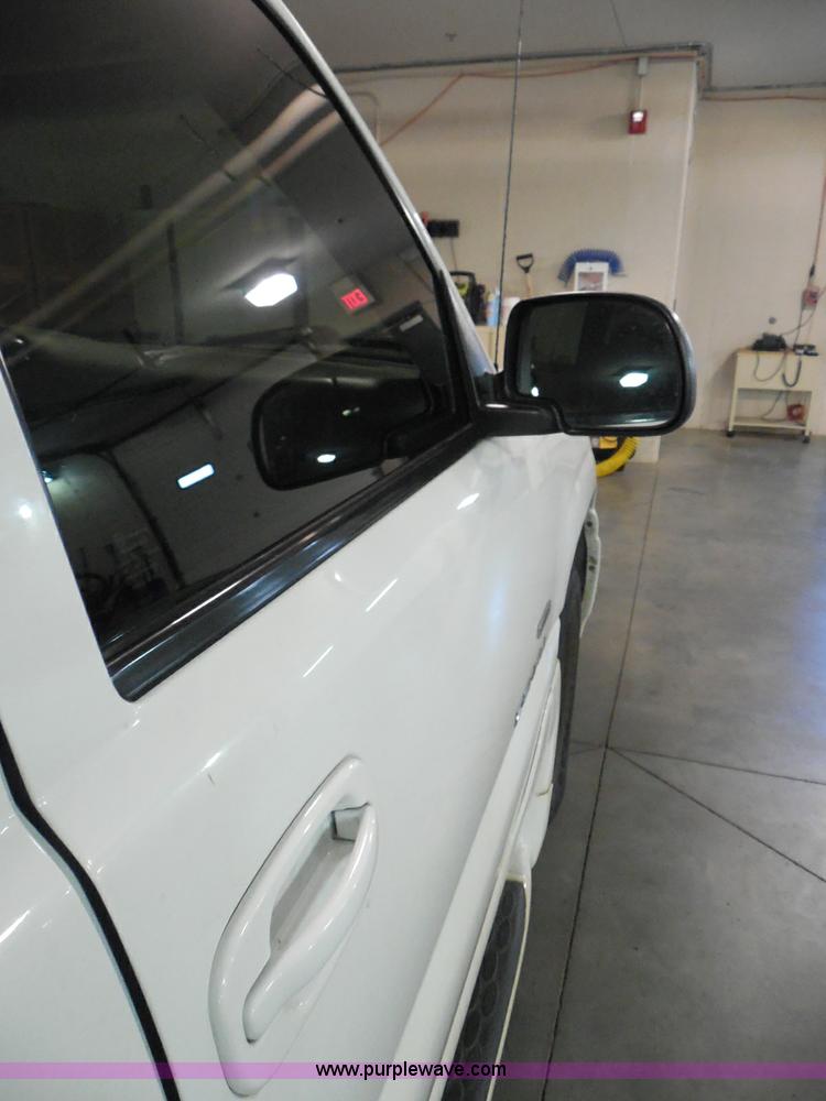 image for item I3360 2005 GMC Yukon Denali Limited Edition SUV