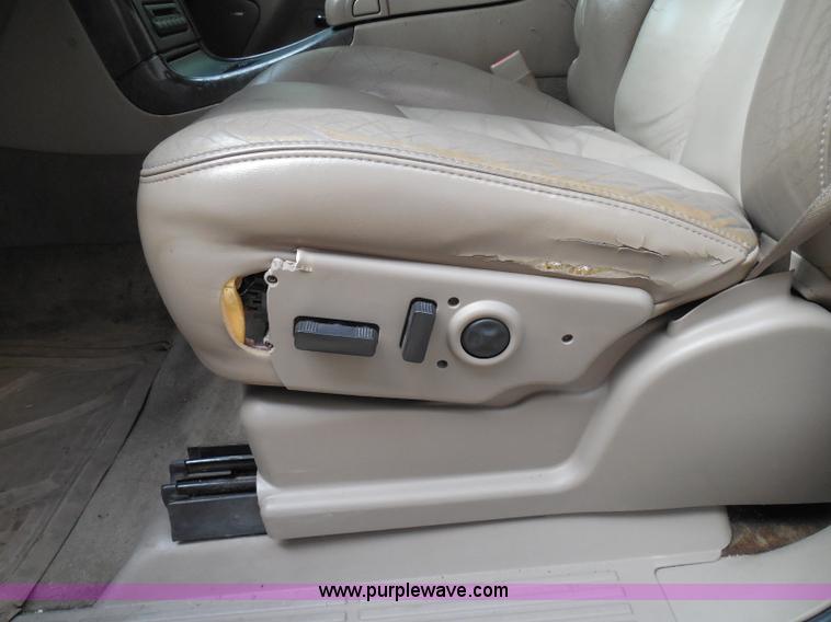 image for item I3360 2005 GMC Yukon Denali Limited Edition SUV