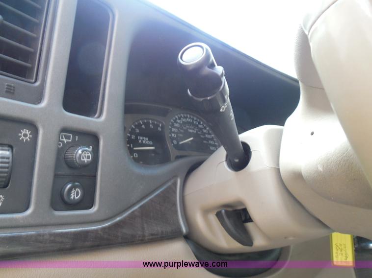 image for item I3360 2005 GMC Yukon Denali Limited Edition SUV