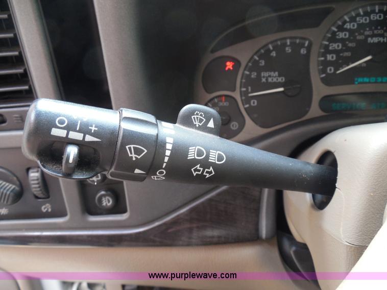 image for item I3360 2005 GMC Yukon Denali Limited Edition SUV