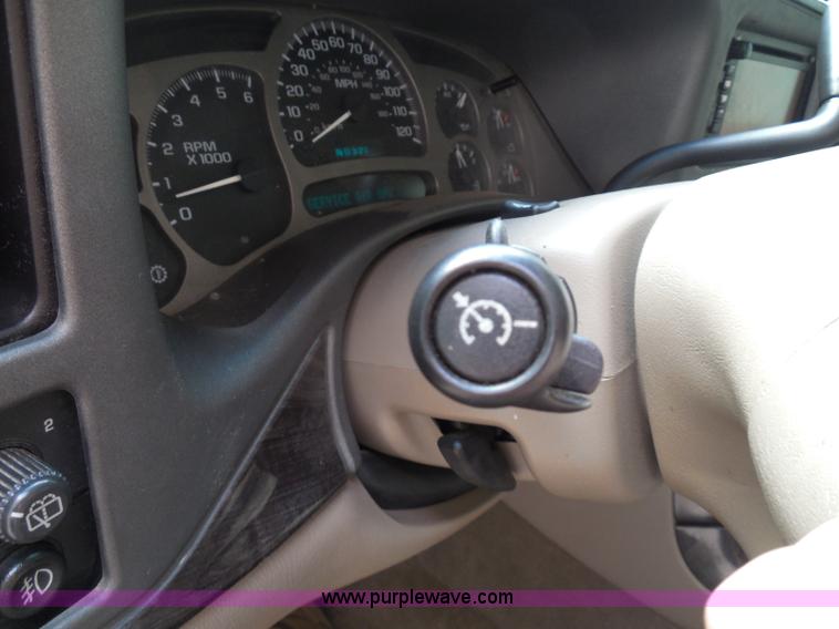 image for item I3360 2005 GMC Yukon Denali Limited Edition SUV